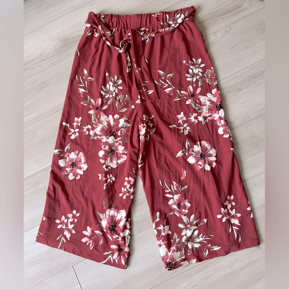Flowery high wasted  flowy pants